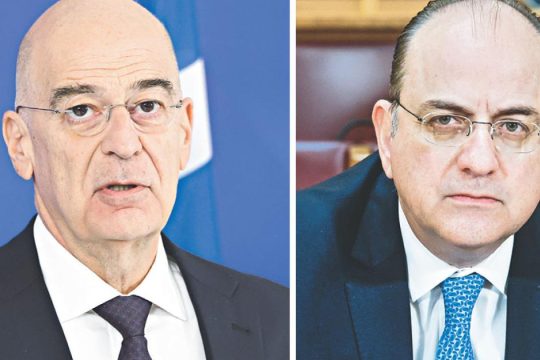 Οι αιχμές Δένδια διχάζουν τη Ν.Δ.